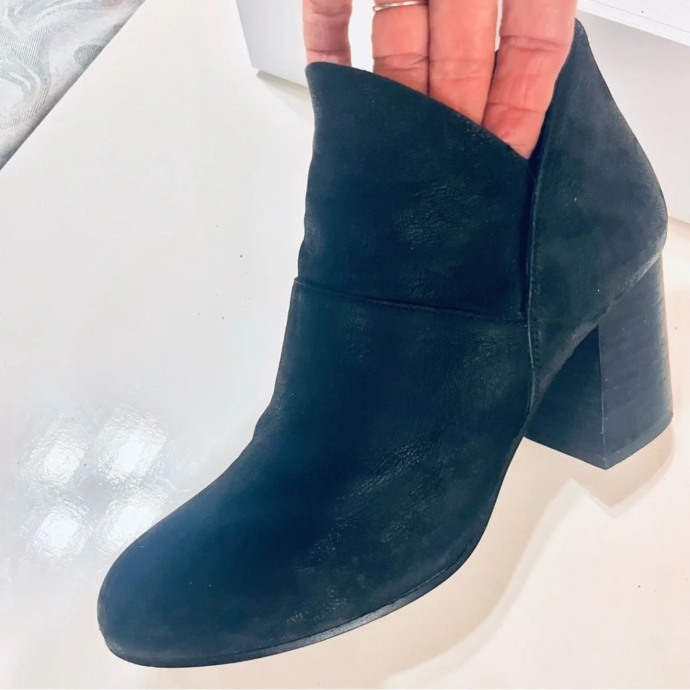 Eileen Fisher Black Nubuck Leather Heeled  Ankle Boots Sz 6